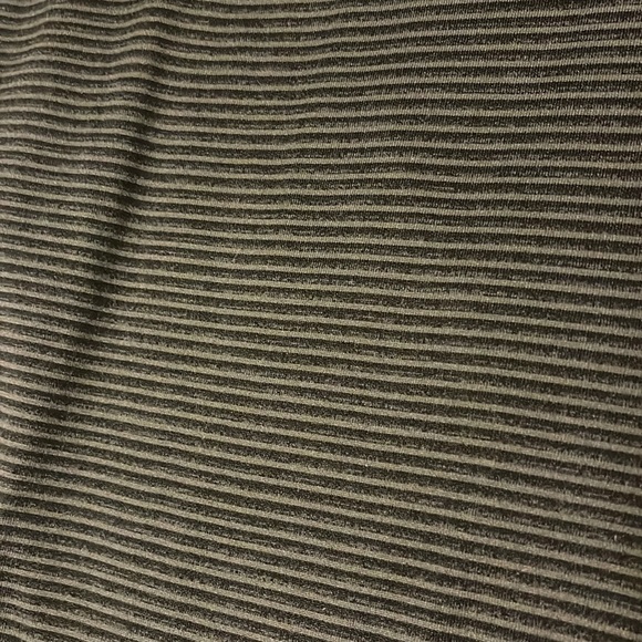 Men’s Medium Under Armour Quarter Zip - Black & Gray Stripes - Picture 2 of 3